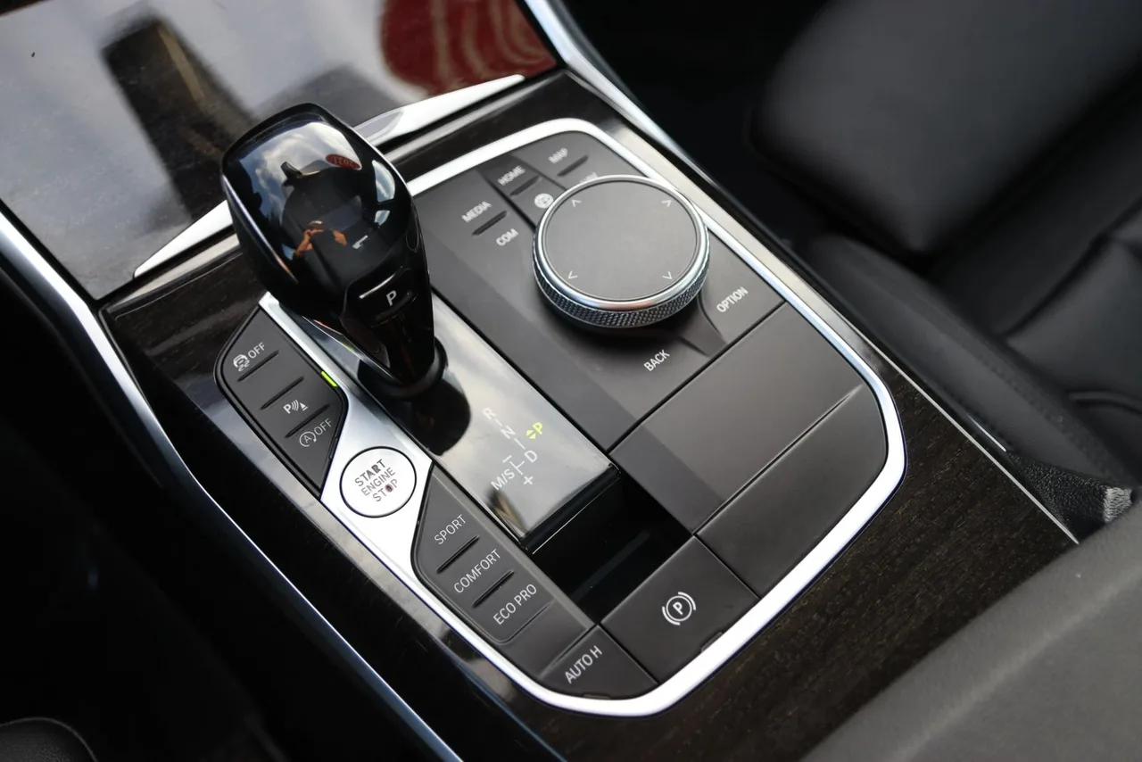 2021 BMW 3 Series 330i xDrive Sedan 4D in Black — photo 30 of 43