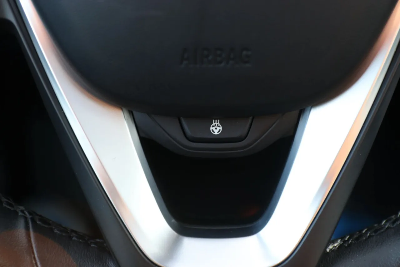 2021 BMW 3 Series 330i xDrive Sedan 4D in Black — photo 39 of 43