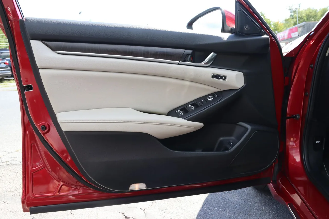 2021 Honda Accord Hybrid EX-L Sedan 4D in RED — photo 12 of 32