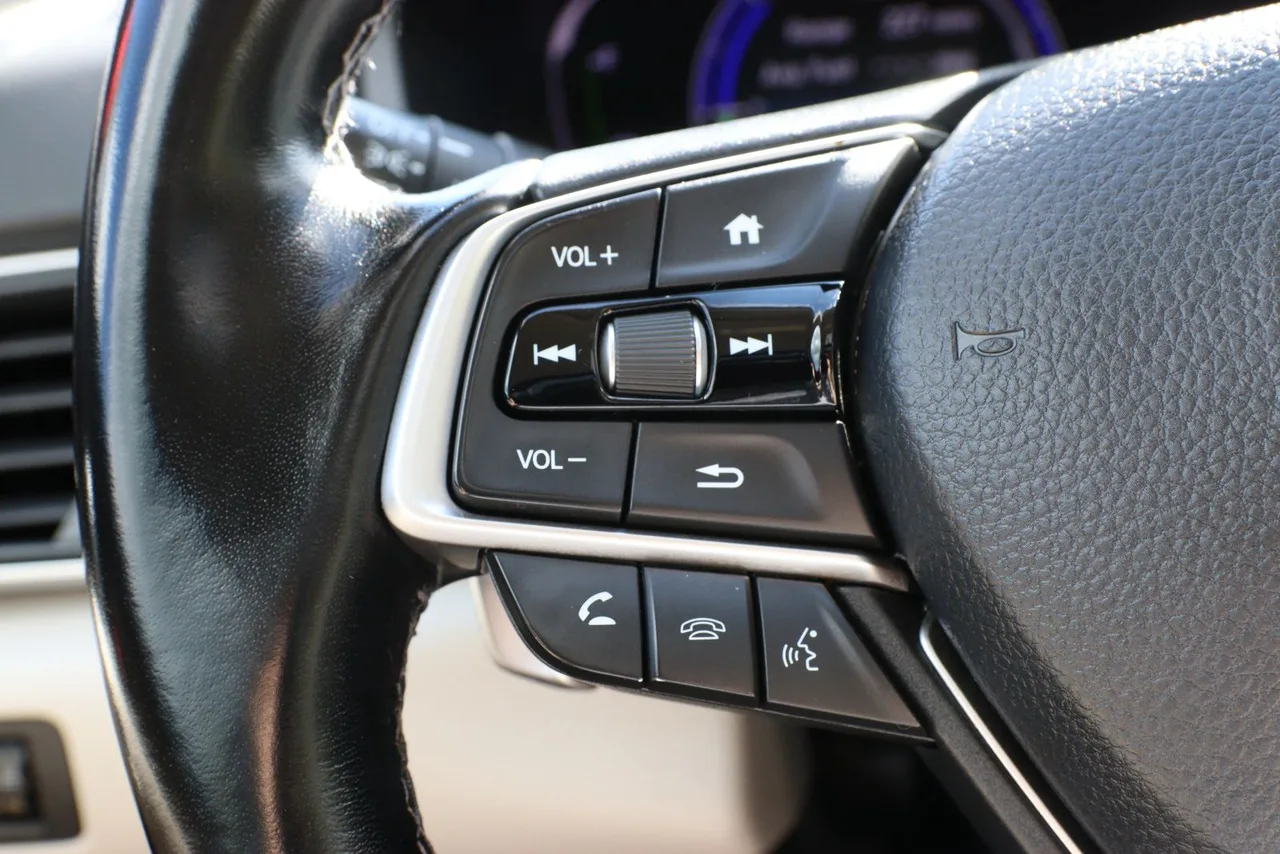2021 Honda Accord Hybrid EX-L Sedan 4D in RED — photo 20 of 32