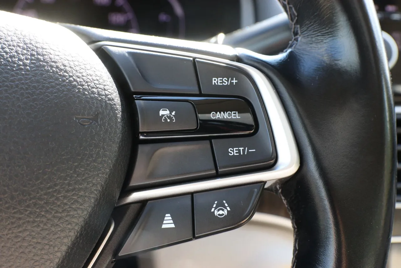 2021 Honda Accord Hybrid EX-L Sedan 4D in RED — photo 21 of 32