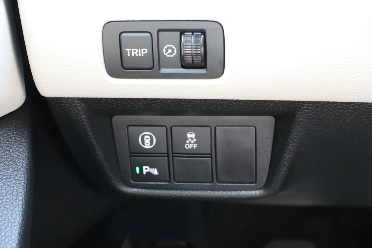2021 Honda Accord Hybrid EX-L Sedan 4D in RED — photo 22 of 32