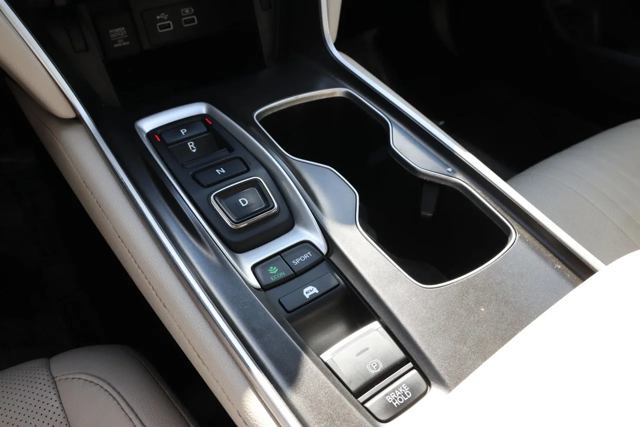 2021 Honda Accord Hybrid EX-L Sedan 4D in RED — photo 25 of 32