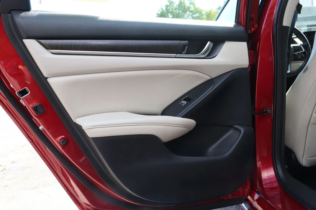 2021 Honda Accord Hybrid EX-L Sedan 4D in RED — photo 29 of 32