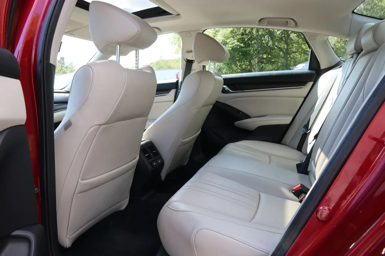 2021 Honda Accord Hybrid EX-L Sedan 4D in RED — photo 30 of 32