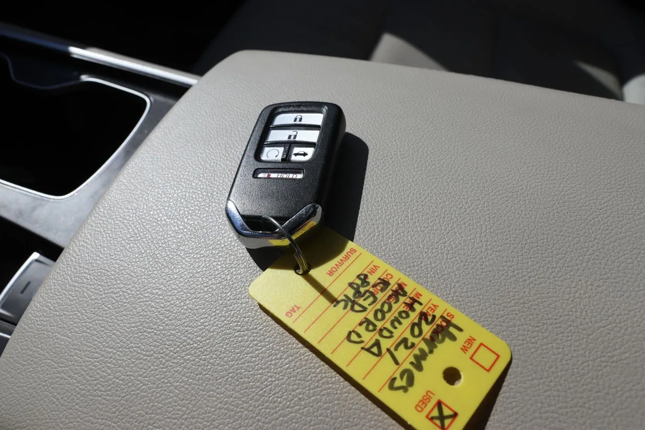 2021 Honda Accord Hybrid EX-L Sedan 4D in RED — photo 32 of 32