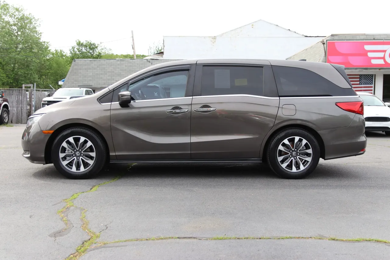 2021 Honda Odyssey — photo 2 of 32