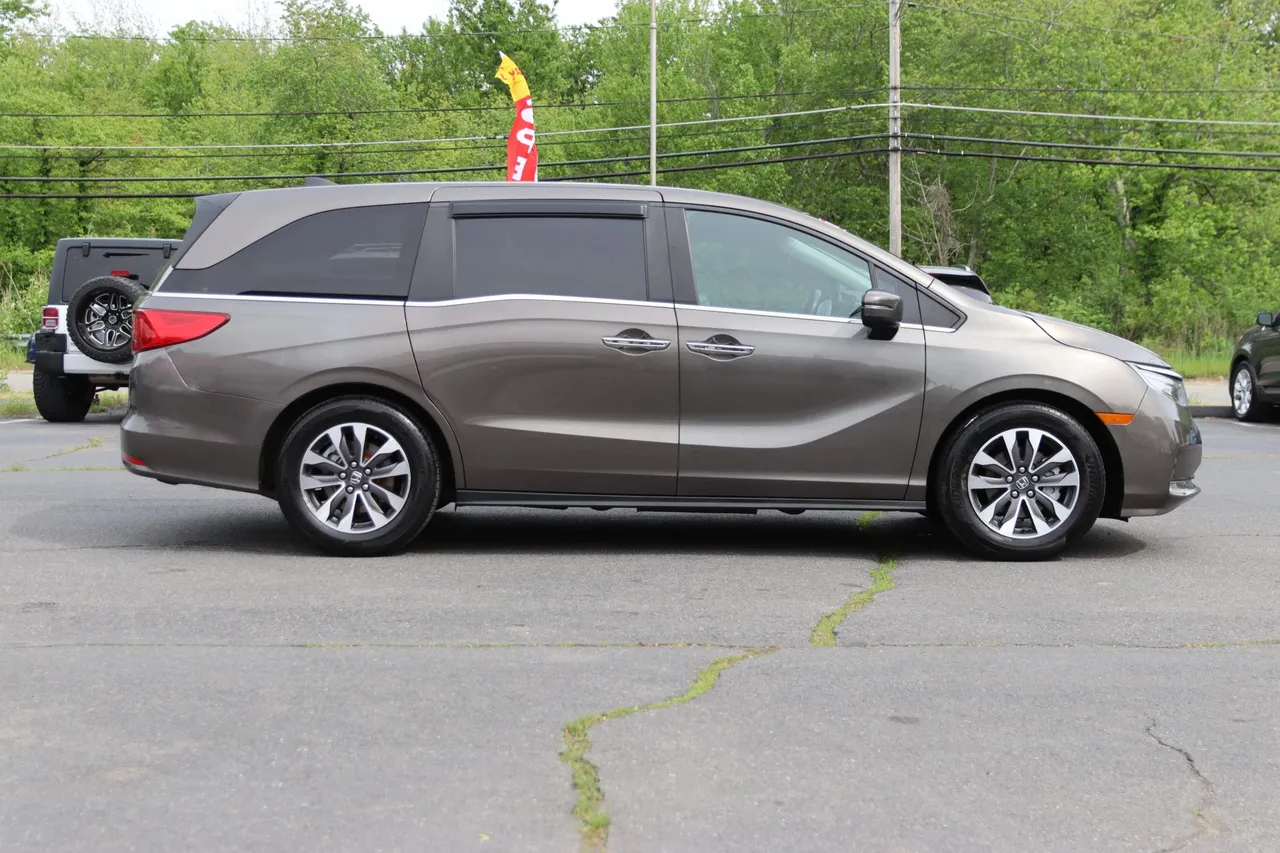 2021 Honda Odyssey — photo 6 of 32