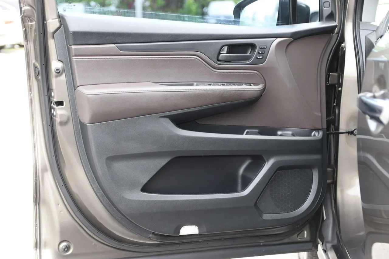2021 Honda Odyssey — photo 9 of 32