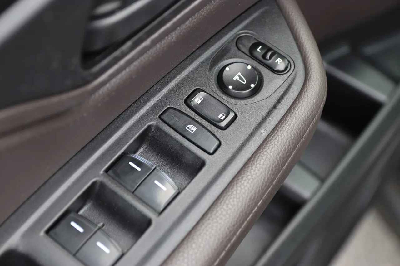 2021 Honda Odyssey — photo 10 of 32