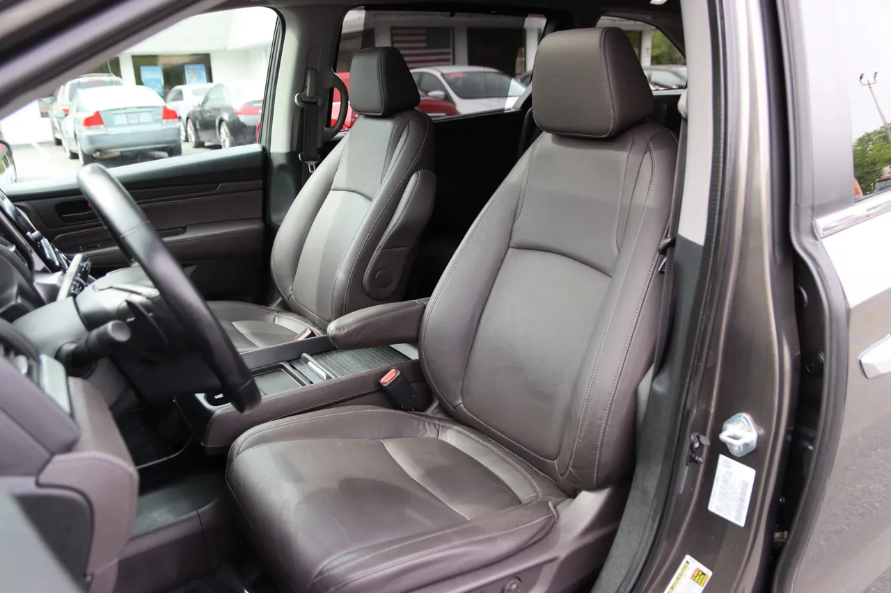 2021 Honda Odyssey — photo 12 of 32