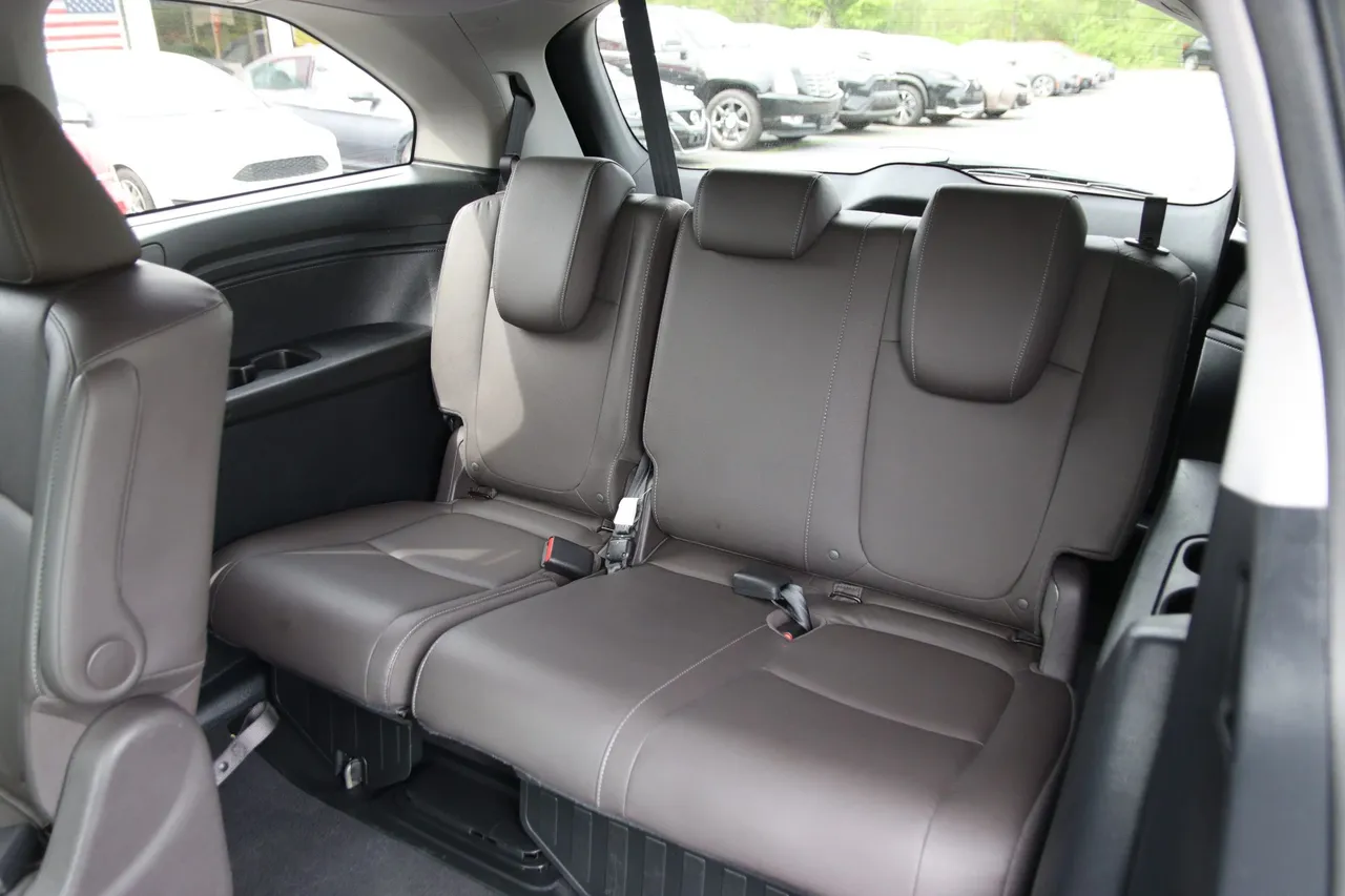2021 Honda Odyssey — photo 15 of 32