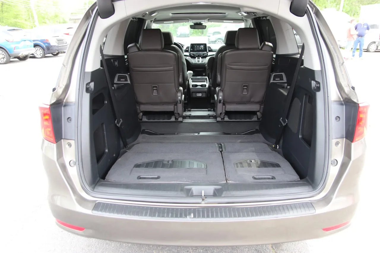 2021 Honda Odyssey — photo 17 of 32
