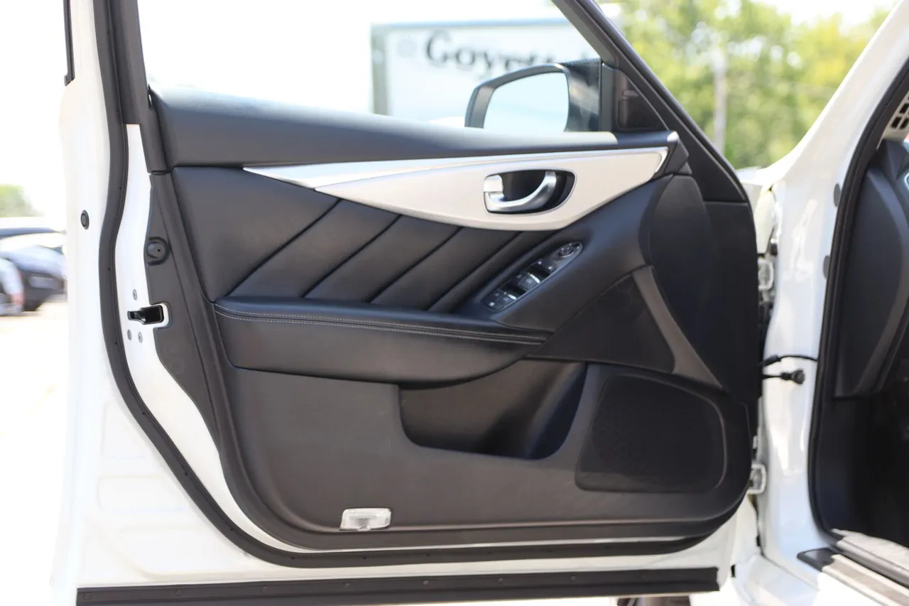 2021 Infiniti Q50 — photo 9 of 28