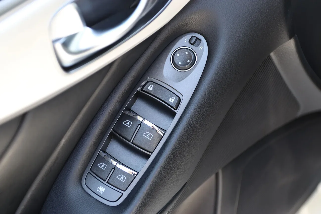 2021 Infiniti Q50 — photo 10 of 28