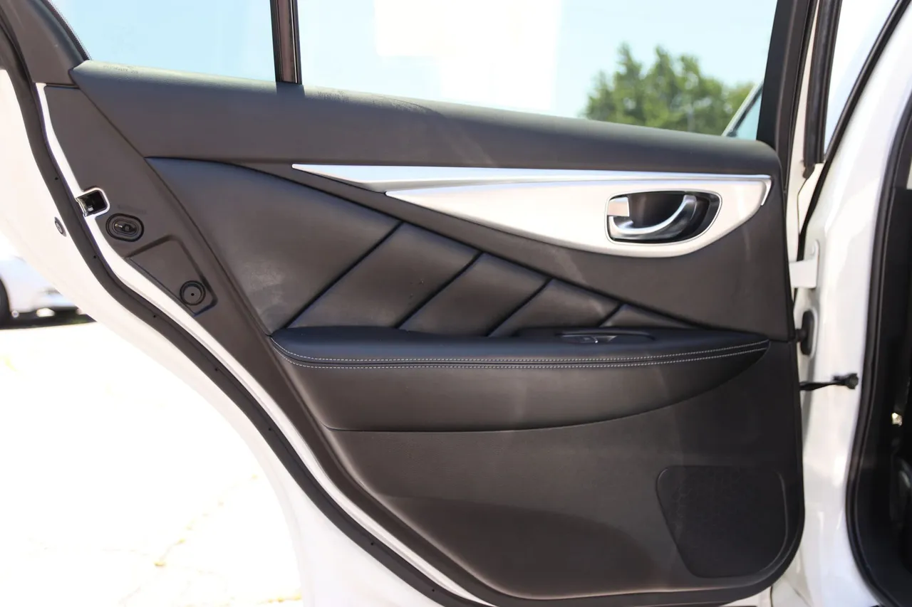 2021 Infiniti Q50 — photo 12 of 28