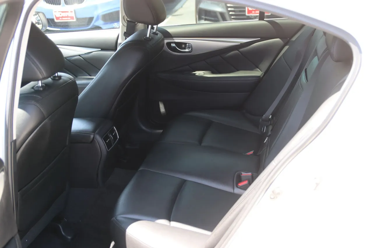 2021 Infiniti Q50 — photo 13 of 28
