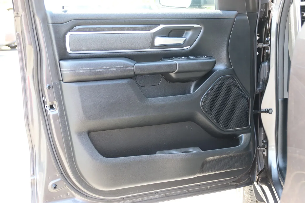 2021 Ram 1500 Crew Cab — photo 9 of 33