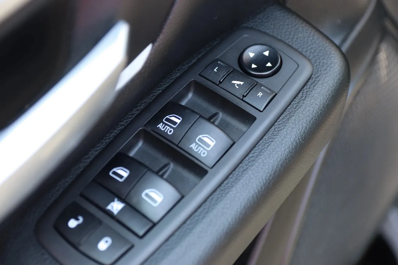 2021 Ram 1500 Crew Cab — photo 10 of 33