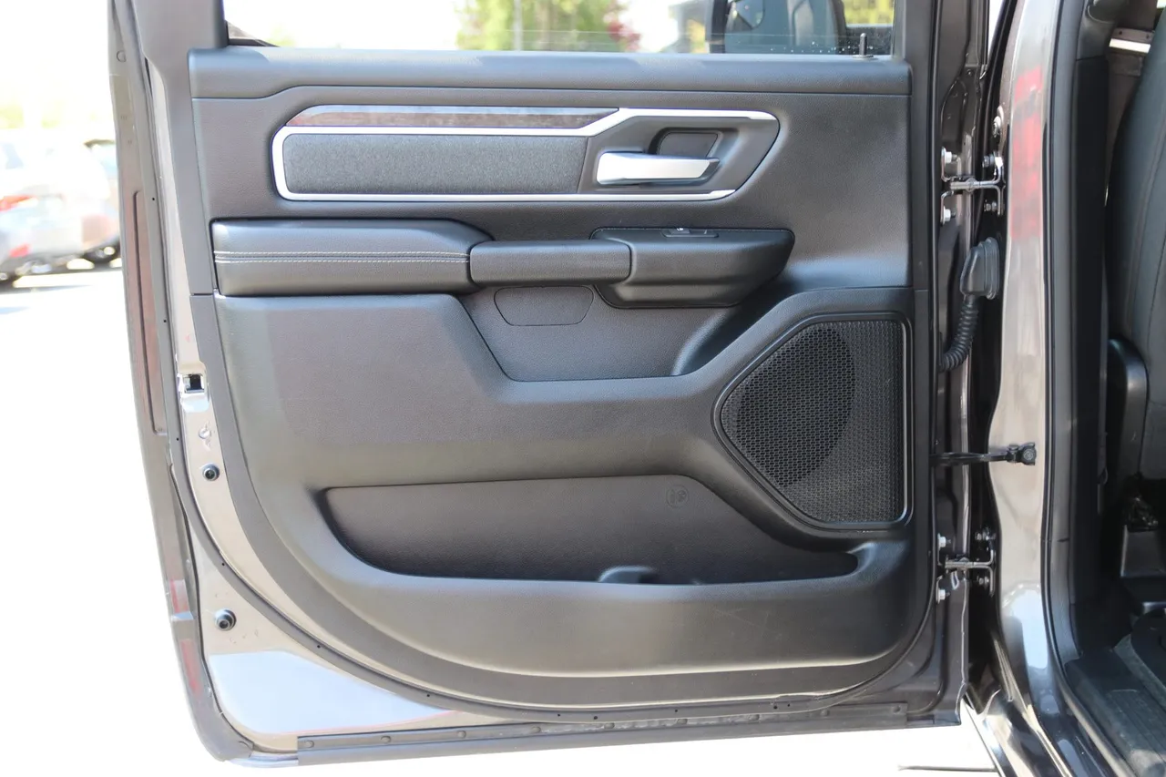2021 Ram 1500 Crew Cab — photo 11 of 33