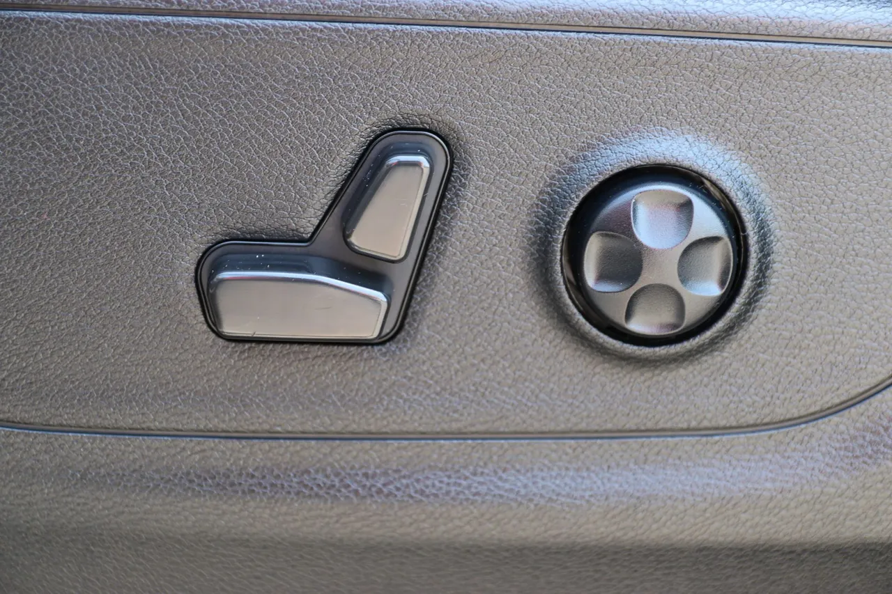 2021 Ram 1500 Crew Cab — photo 13 of 33