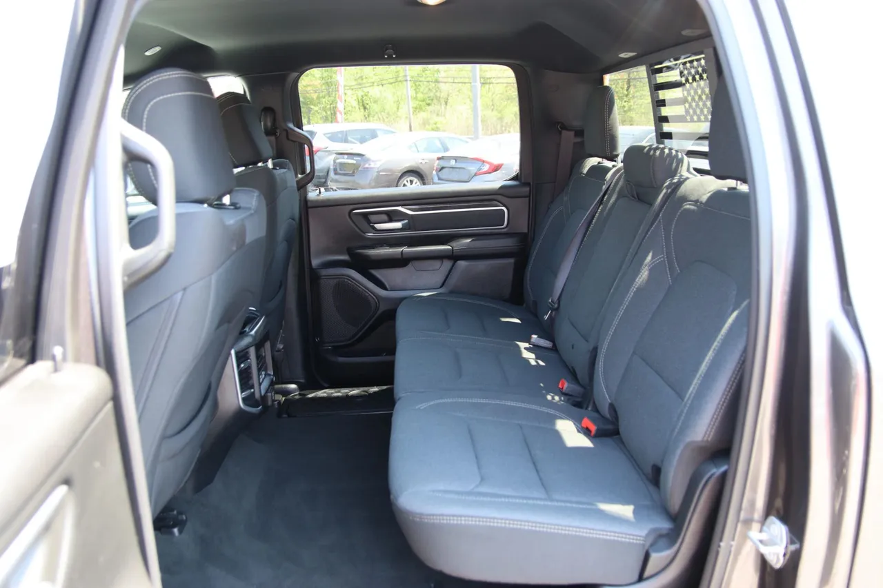 2021 Ram 1500 Crew Cab — photo 14 of 33