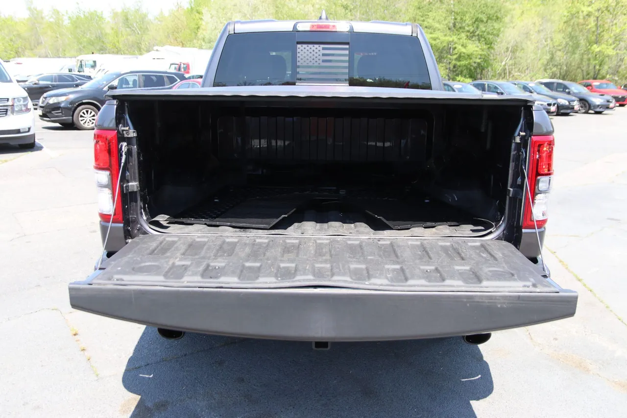 2021 Ram 1500 Crew Cab — photo 17 of 33