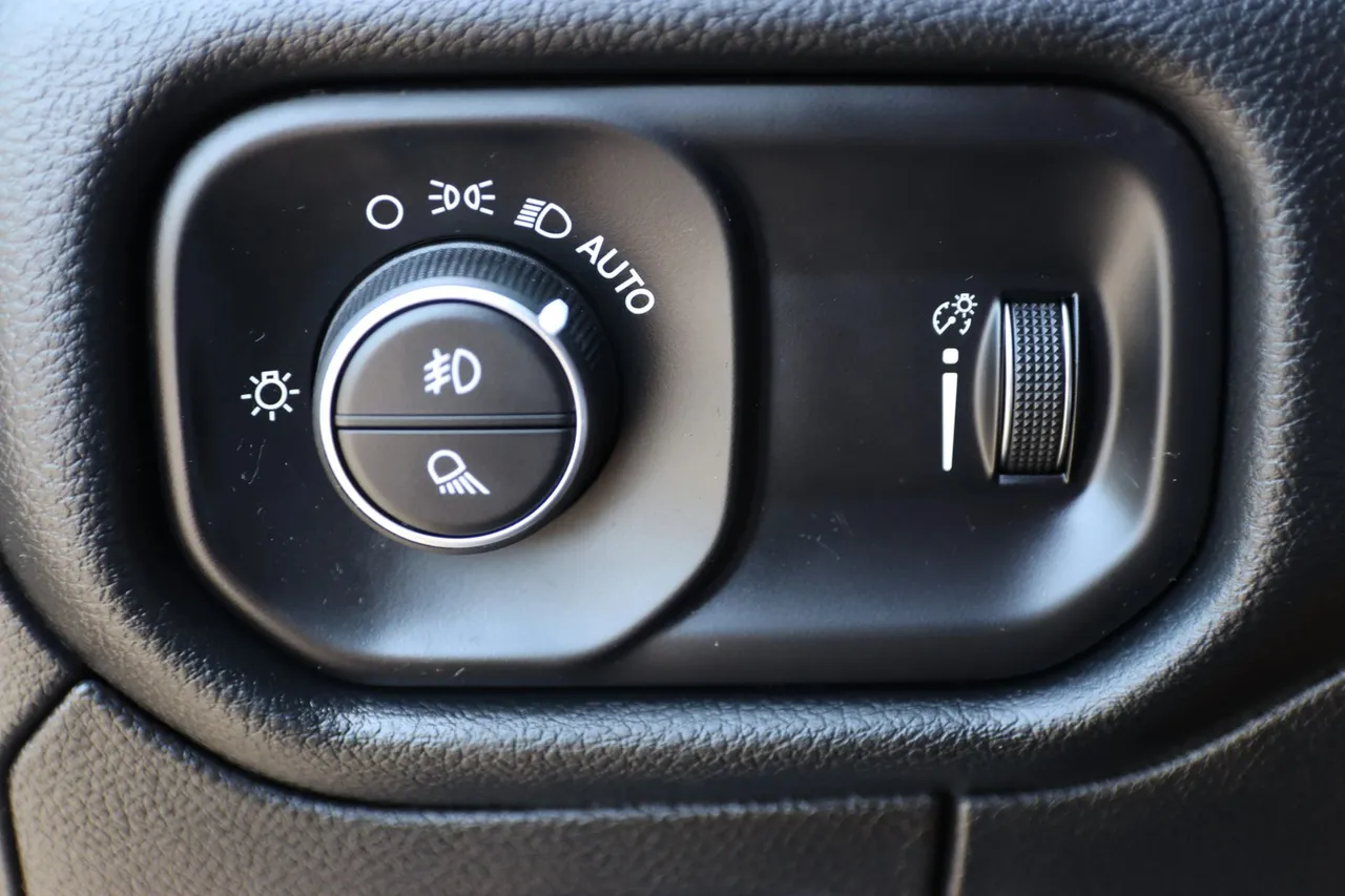 2021 Ram 1500 Crew Cab — photo 27 of 33