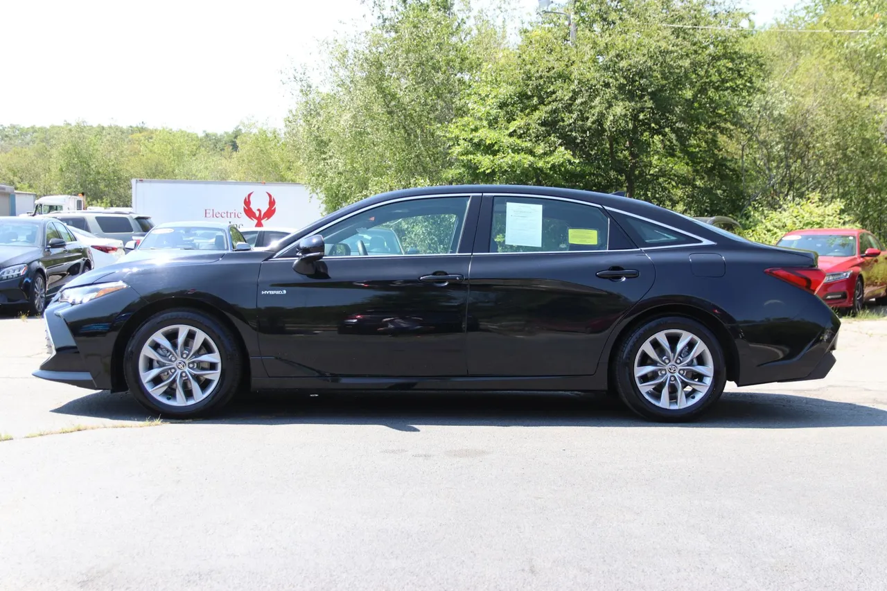 2021 Toyota Avalon Hybrid — photo 2 of 28