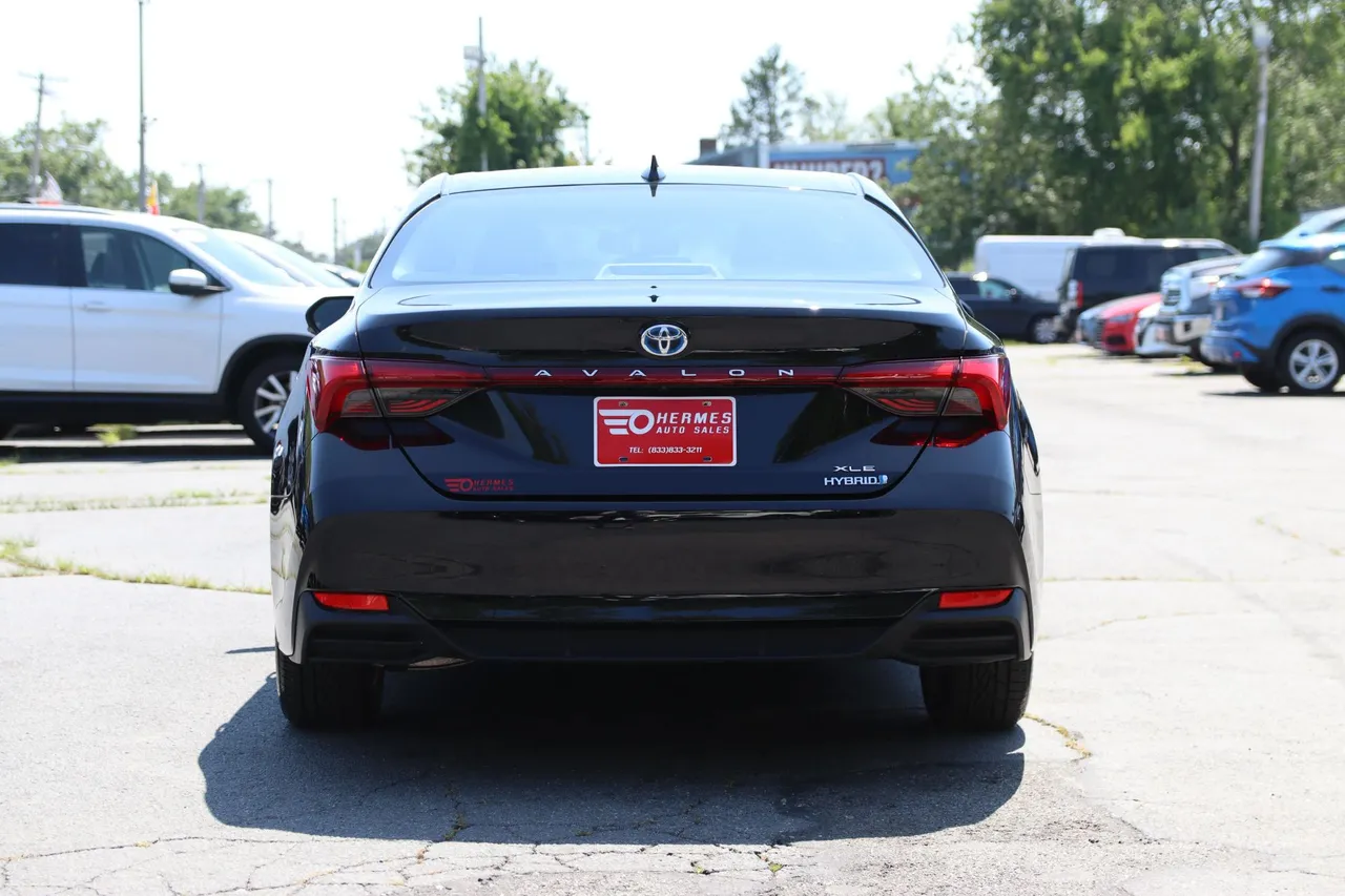 2021 Toyota Avalon Hybrid — photo 4 of 28
