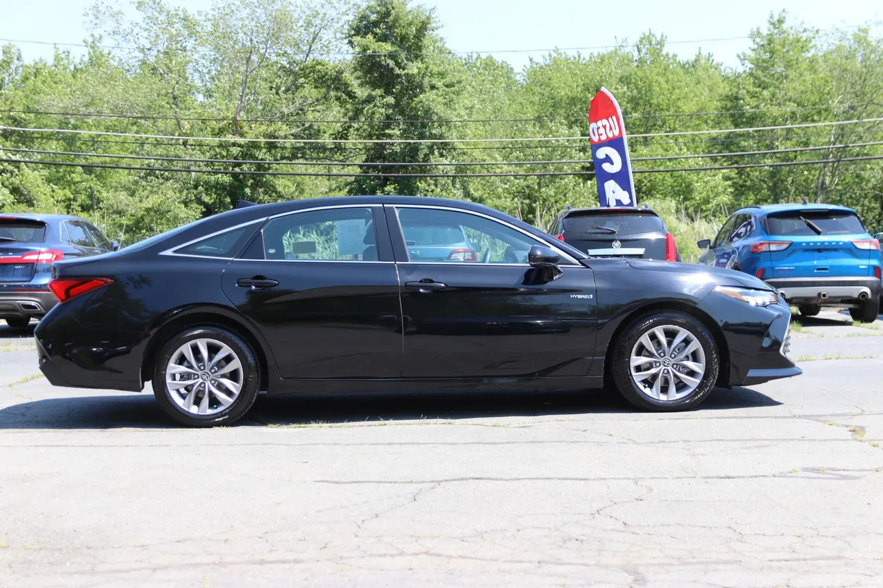 2021 Toyota Avalon Hybrid — photo 6 of 28