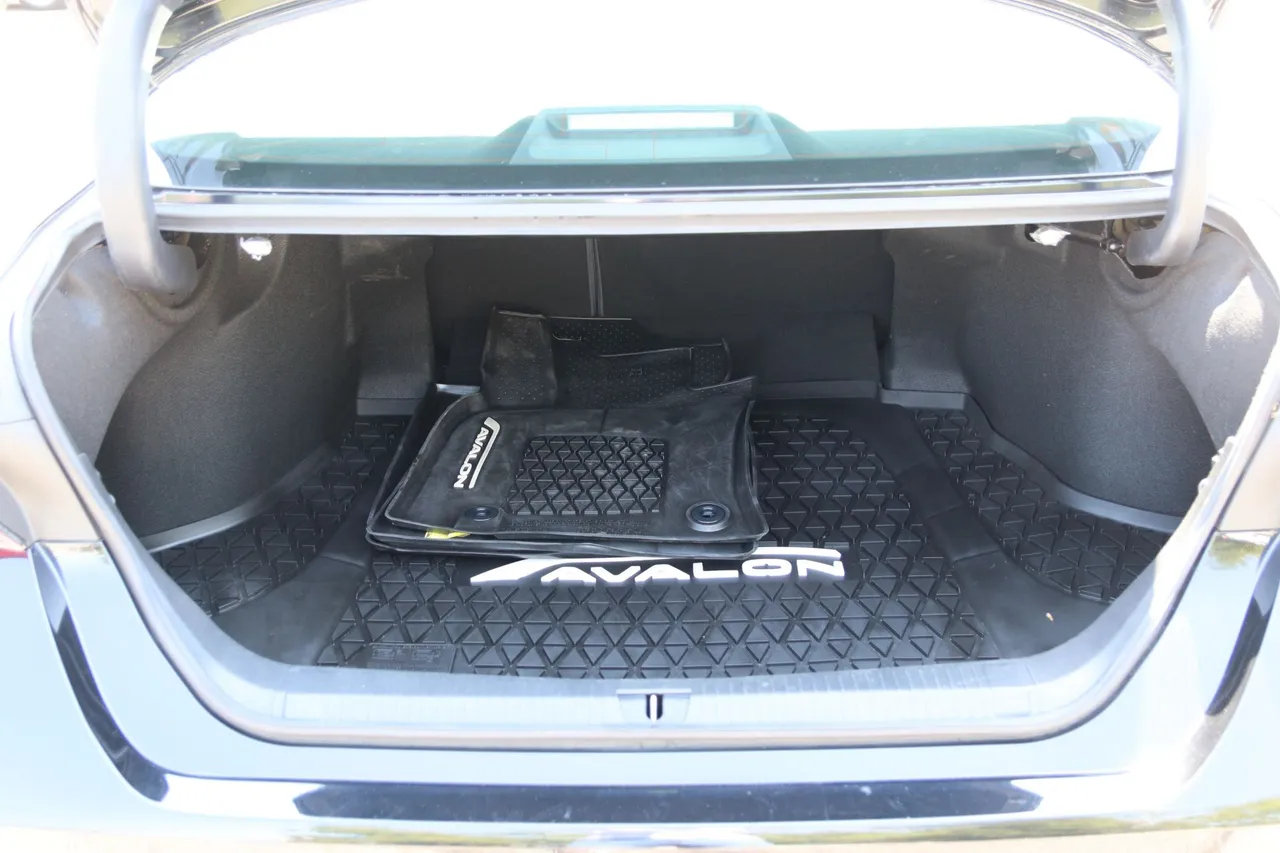 2021 Toyota Avalon Hybrid — photo 14 of 28