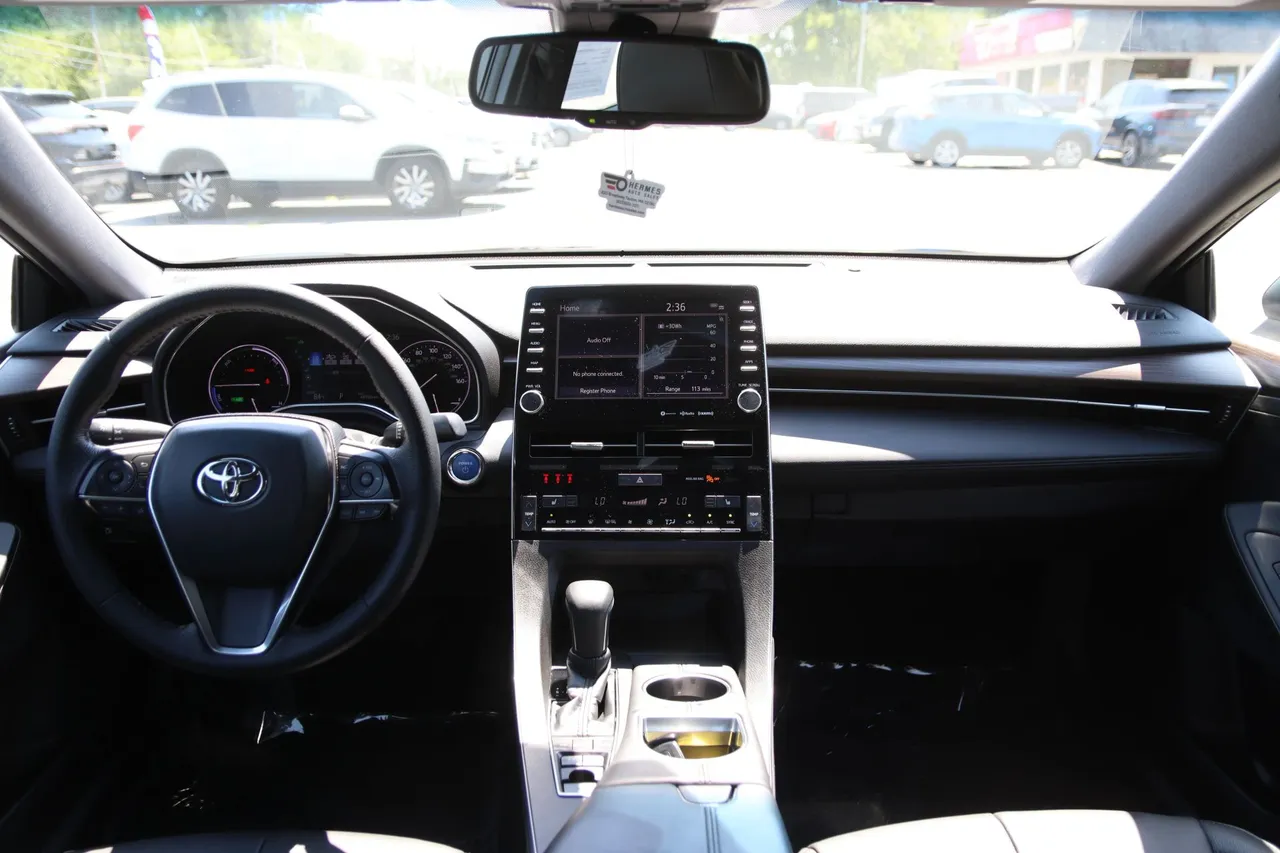 2021 Toyota Avalon Hybrid — photo 15 of 28