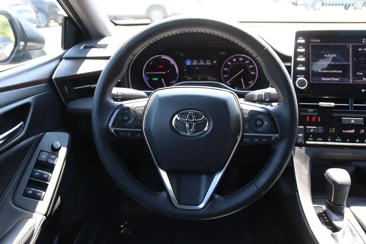 2021 Toyota Avalon Hybrid — photo 16 of 28