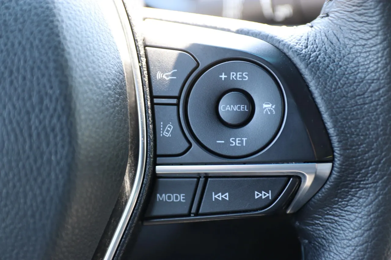 2021 Toyota Avalon Hybrid — photo 19 of 28
