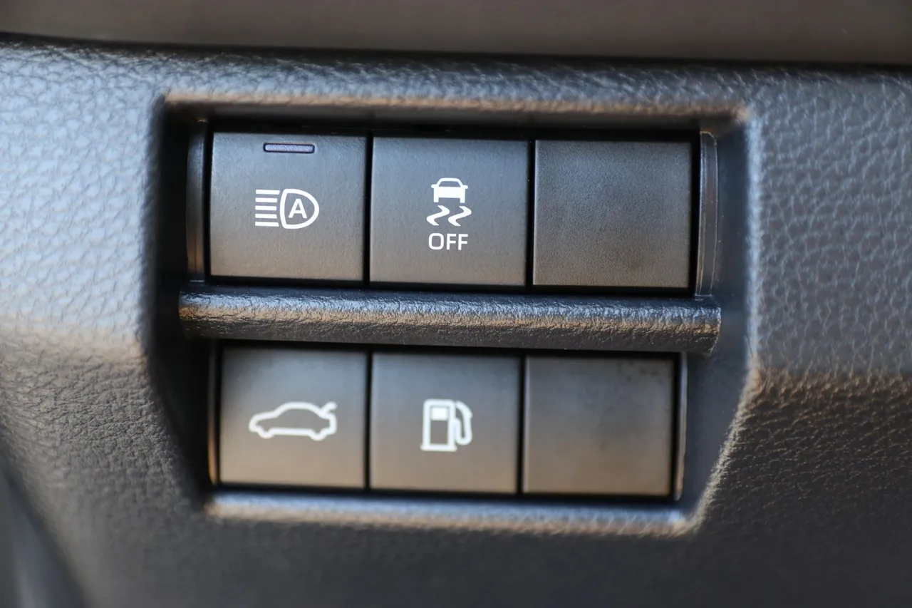 2021 Toyota Avalon Hybrid — photo 20 of 28