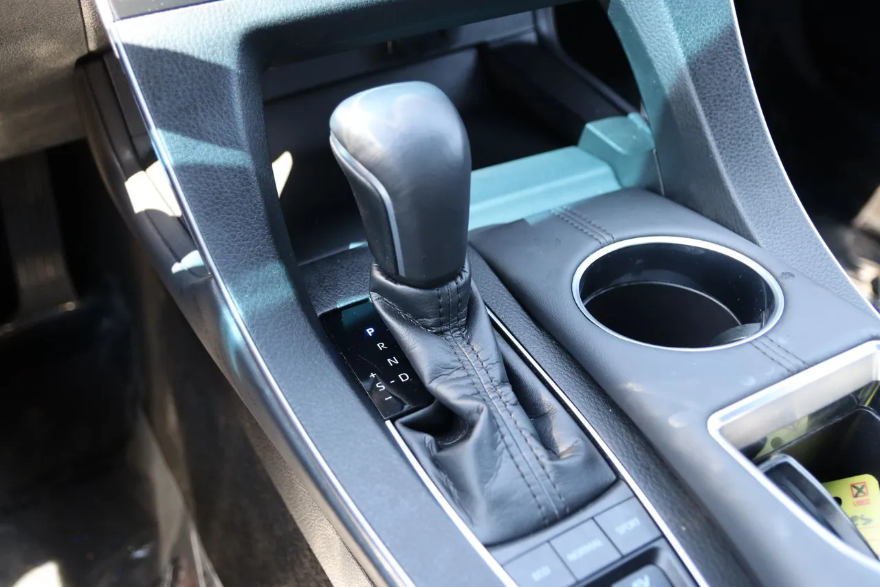 2021 Toyota Avalon Hybrid — photo 21 of 28
