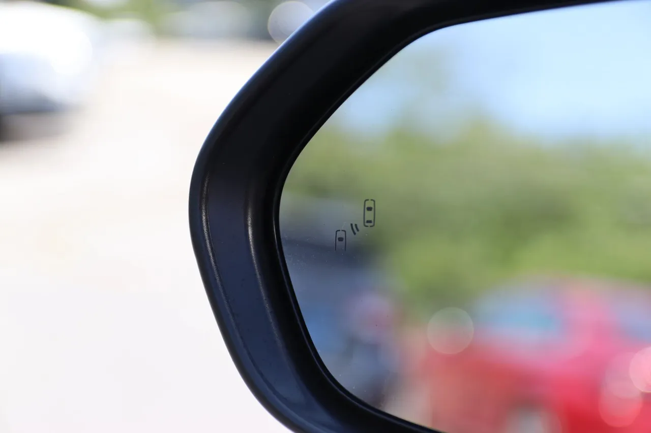 2021 Toyota Avalon Hybrid — photo 22 of 28