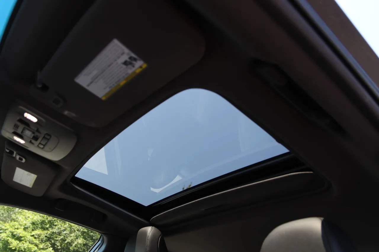 2021 Toyota Avalon Hybrid — photo 23 of 28