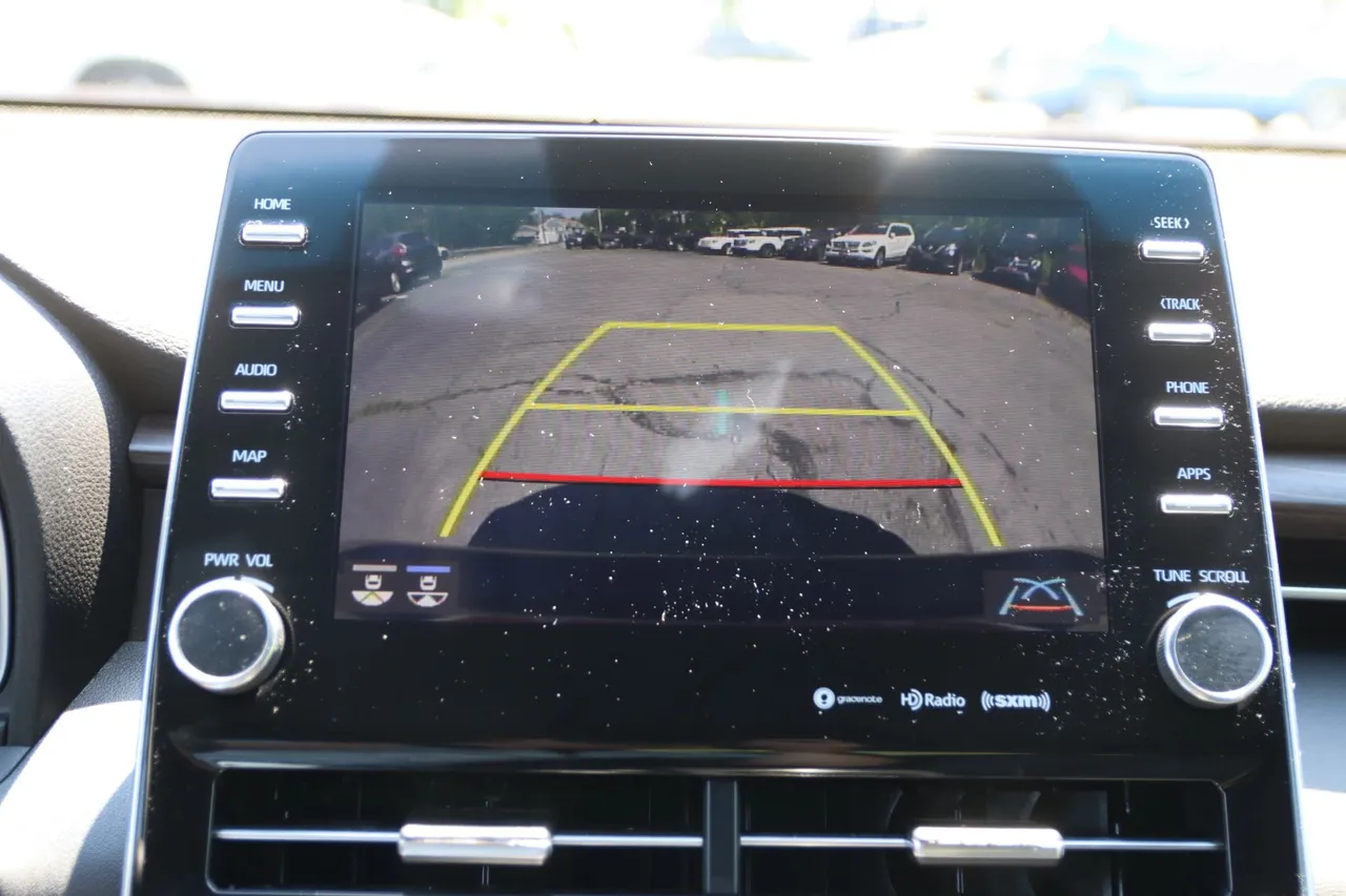 2021 Toyota Avalon Hybrid — photo 24 of 28