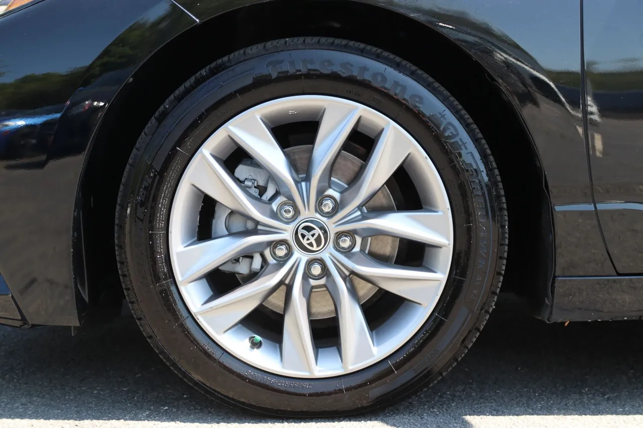 2021 Toyota Avalon Hybrid — photo 25 of 28
