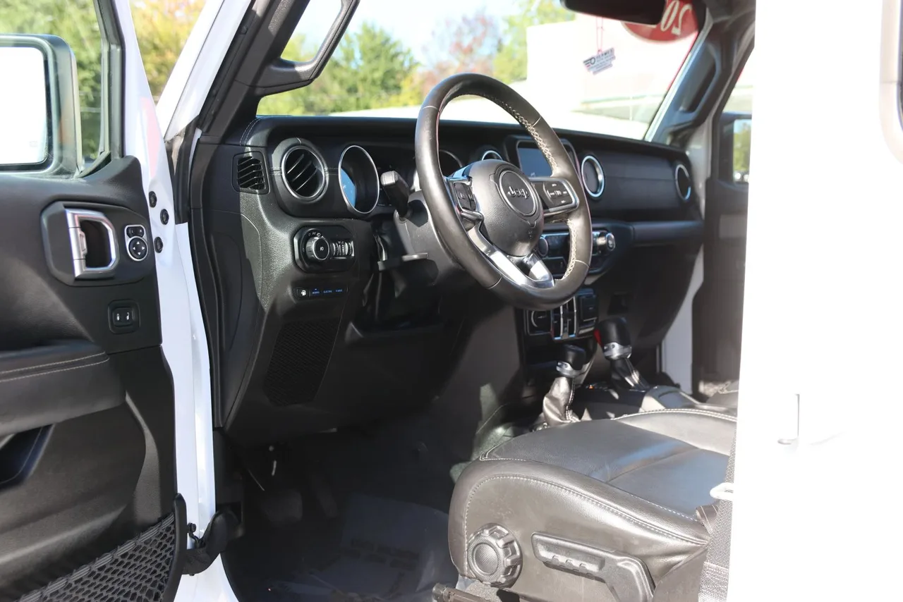 2022 Jeep Wrangler Unlimited 4XE Sahara 4XE Sport Utility 4D in White — photo 16 of 35
