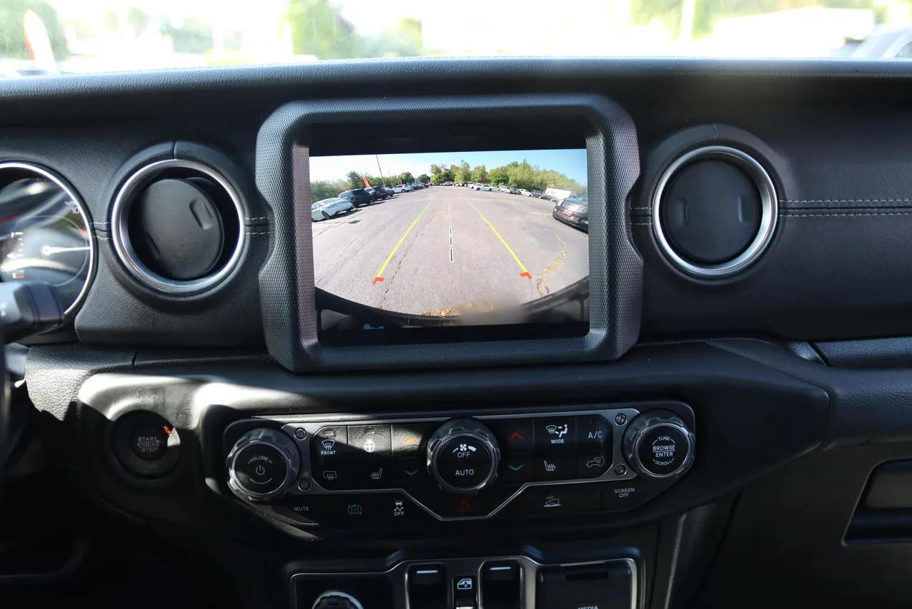 2022 Jeep Wrangler Unlimited 4XE Sahara 4XE Sport Utility 4D in White — photo 28 of 35