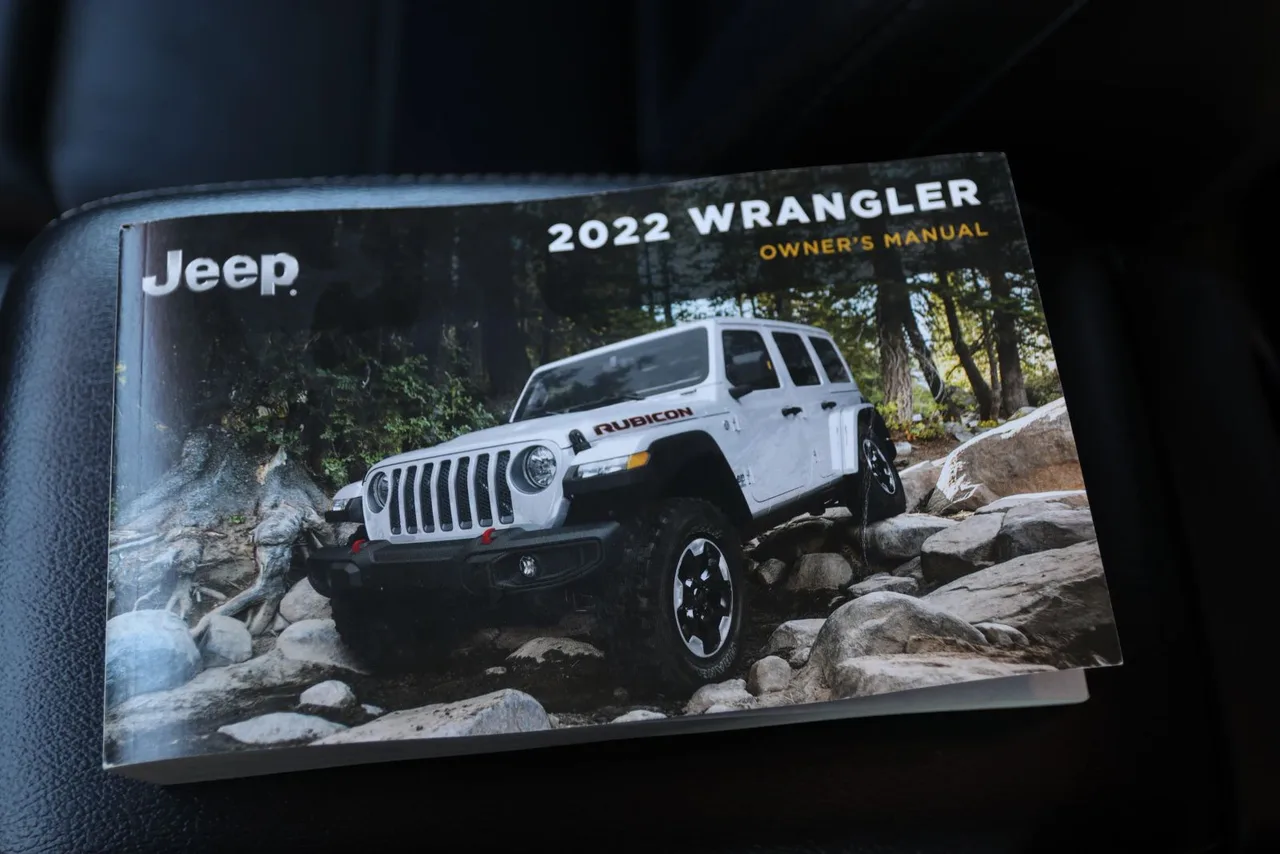 2022 Jeep Wrangler Unlimited 4XE Sahara 4XE Sport Utility 4D in White — photo 35 of 35
