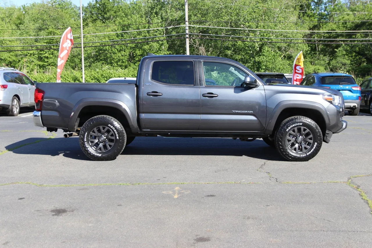 2022 Toyota Tacoma Double Cab — photo 6 of 30