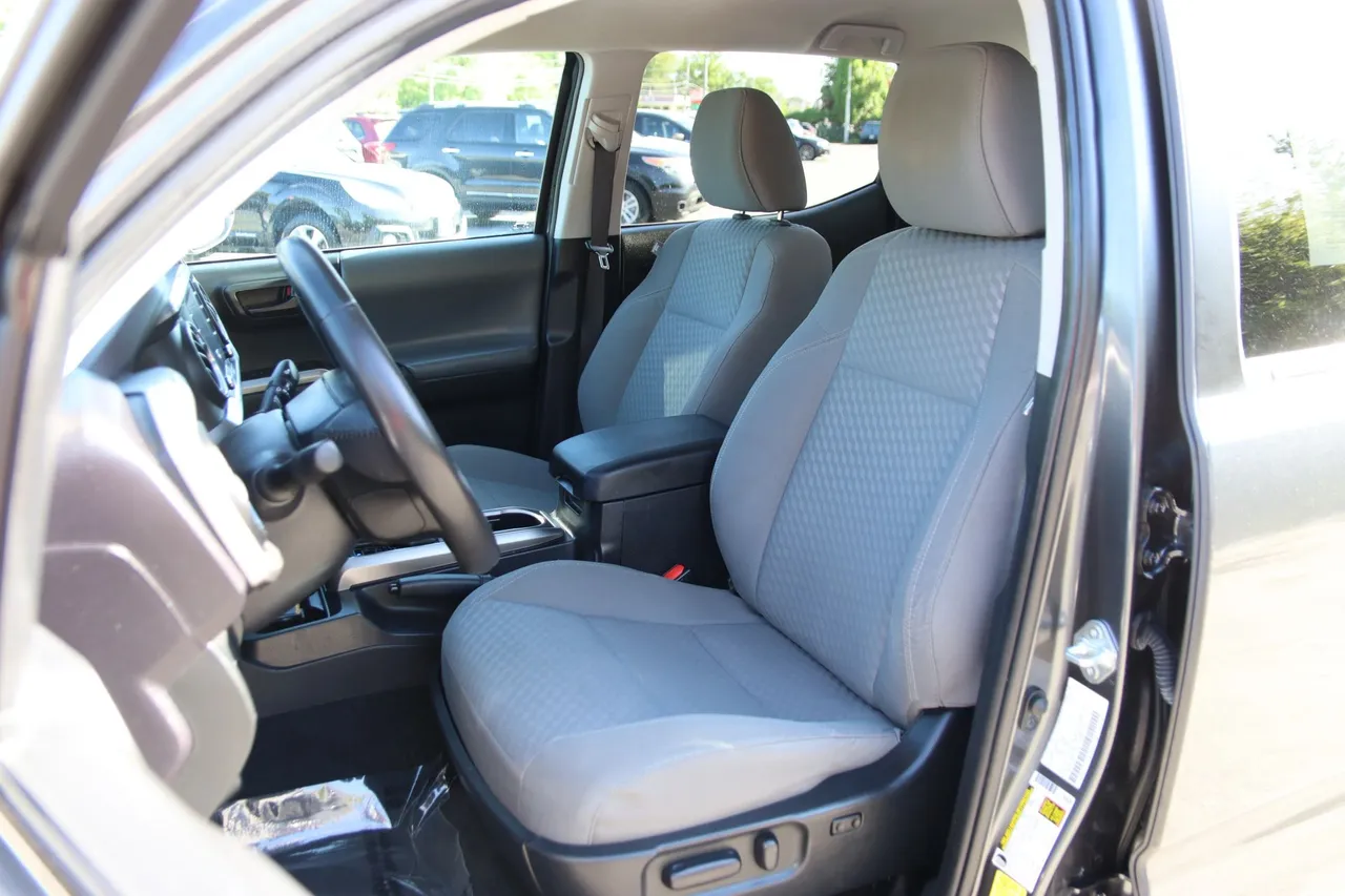 2022 Toyota Tacoma Double Cab — photo 11 of 30
