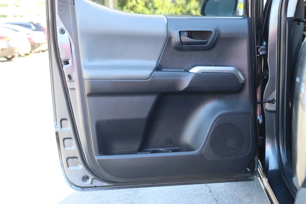 2022 Toyota Tacoma Double Cab — photo 13 of 30